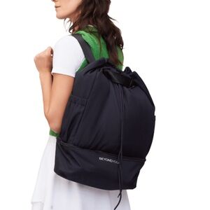 Beyond Yoga Convertable Gym Bag - Black
NWOT, no flaws